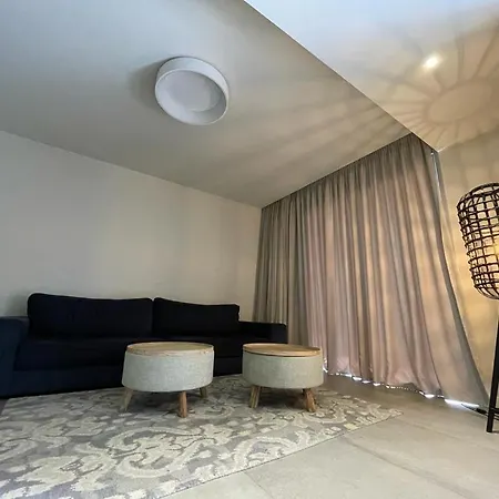 Business - Araouzou By Platform 357 아파트 니코시아