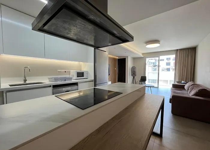 Business - Araouzou By Platform 357 ニコシア