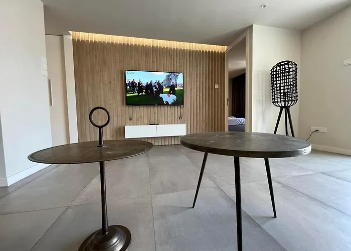 Business - Araouzou By Platform 357